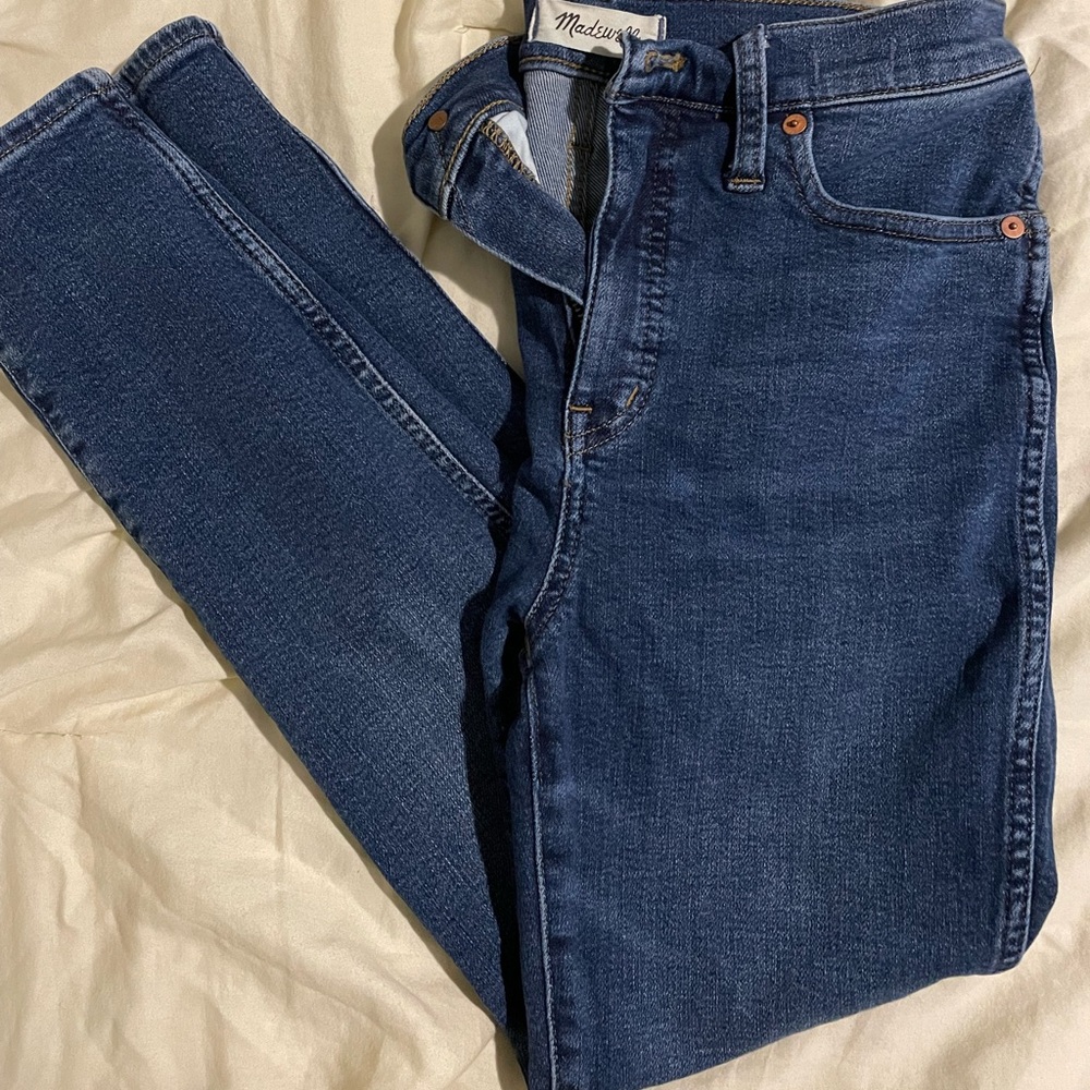 Madewell skinny jeans.. very stretchy